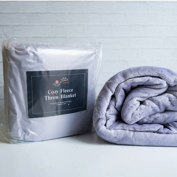 DUSK & DAWN Lavender Purple Cozy Fleece Throw Blanket - Picture 1 of 5